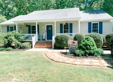 Main picture of 355 Thompson Ave