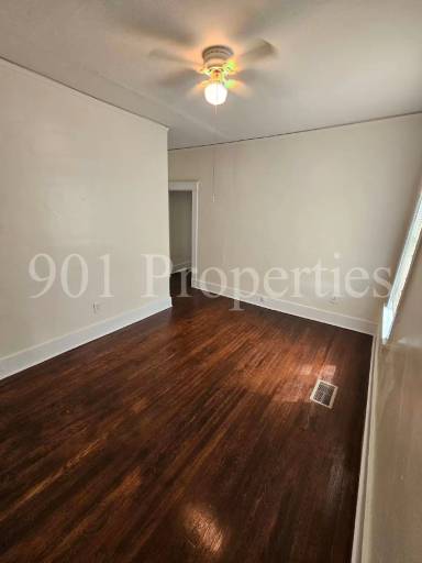 Main picture of 212 N Willett St