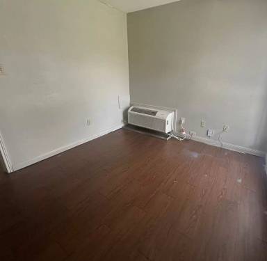Main picture of 210 Rue Royale
