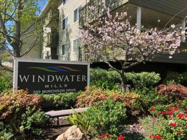 Main picture of 300 Murchison Dr