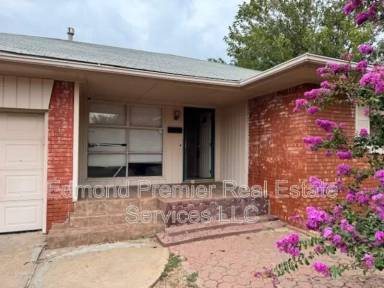 Main picture of 2829 Lakeside Dr