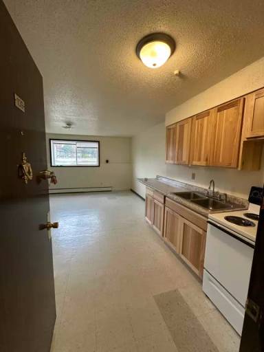 Main picture of 320 Oak Ave N