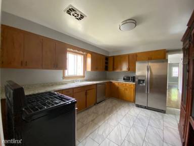 Main picture of 7300 S Phillips Ave