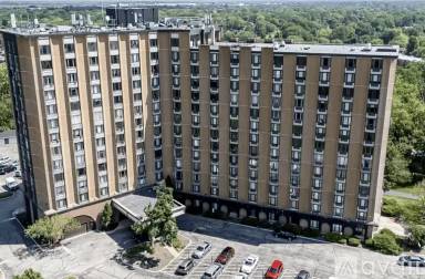 Main picture of One Renaissance Place