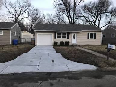 Main picture of 224 N Lamar Ave