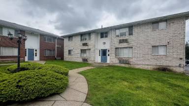 Main picture of 2000 Woodlawn Ave NW
