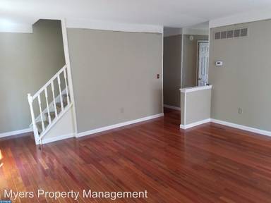 Main picture of 821 Commons Ln