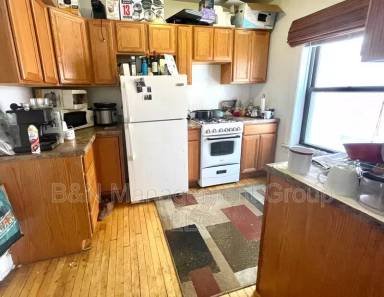 Main picture of 910-18 W Oakdale Ave Apartments