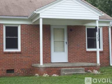 Main picture of 1203 Omaha St