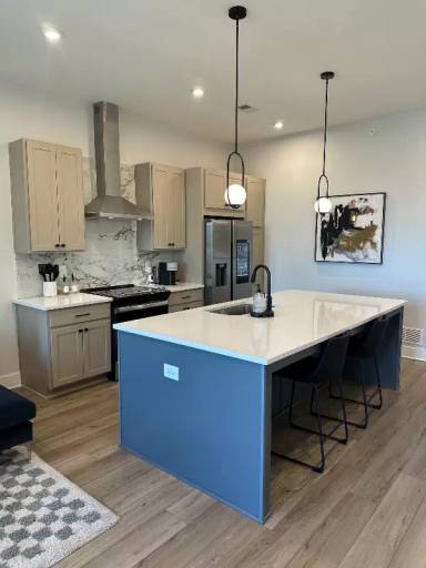 Main picture of 1296 Longreen Ter NW
