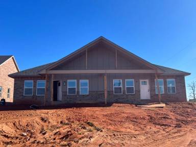 Main picture of 2526 N Main St