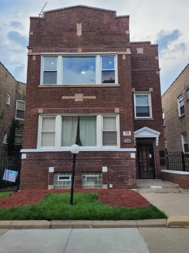 Main picture of 8140 S May St