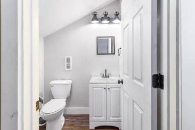 Main picture of 213 W Woolman St