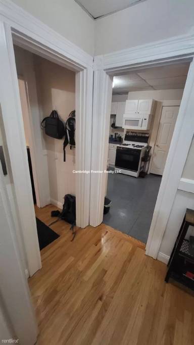 Main picture of 235 Columbia St