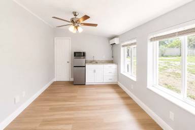 Main picture of 2511 SW 3rd St