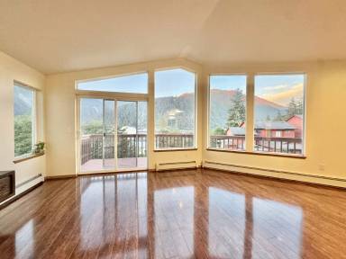 Main picture of 2631 John St