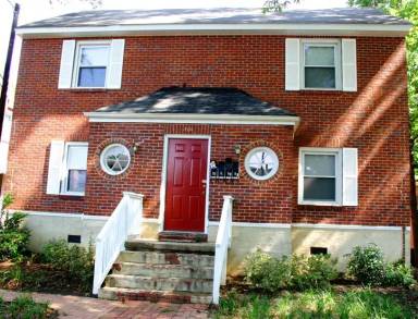 Main picture of 1404 W Chapel Hill St