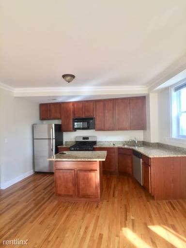 Main picture of 1200 W Pratt Blvd