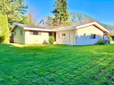 Main picture of 543 Riverside Dr SE