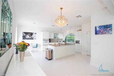 Main picture of 1892 NE 124th St