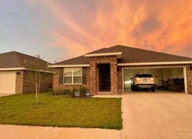 Main picture of 4611 Reveille Way