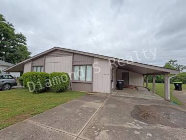 Main picture of 2561 S South Pl
