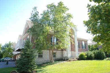 Main picture of 719 Prestwick Ln