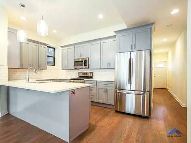 Main picture of 2854 W Shakespeare Ave