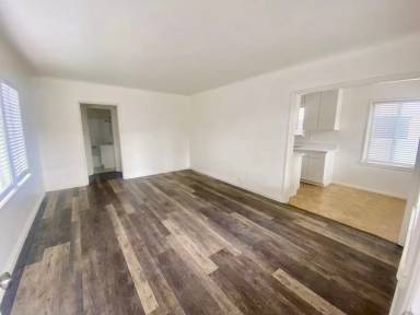 Main picture of 2559 E Jefferson St
