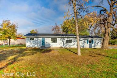 Main picture of 8000 W Dorian St