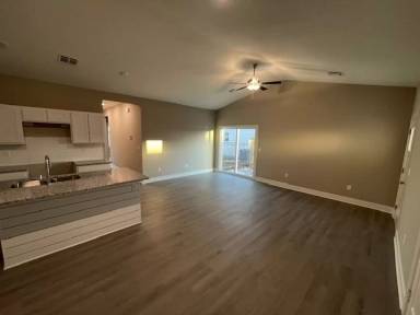 Main picture of 2755 S Greenleaf St