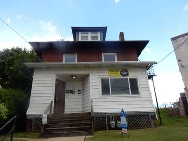 Main picture of 911 School St