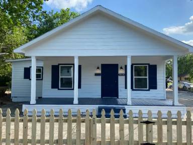 Main picture of 3010 Iroquois St