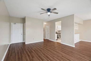 Main picture of 501 Churchill Xing