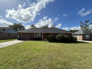 Main picture of 905 Summer Dr