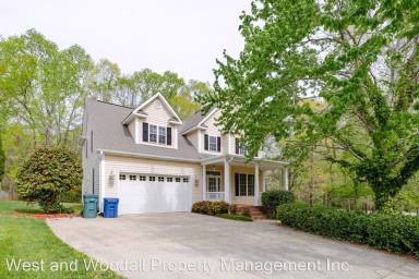 Main picture of 1009 East Oak Dr