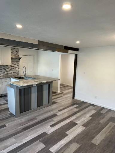 Main picture of 437 E Carson St