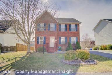Main picture of 145 Wistaria Dr