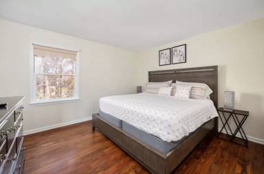 Main picture of 11 Endicott Ln