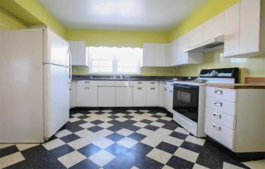 Main picture of 313 W Burke St