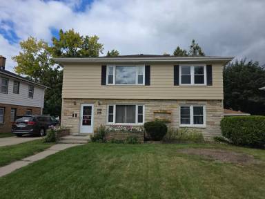 Main picture of 1209 S 111th St