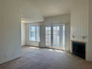 Main picture of 5655 Riley St