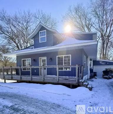 Main picture of 553 Elm Ave E