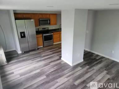 Main picture of 584 Main St