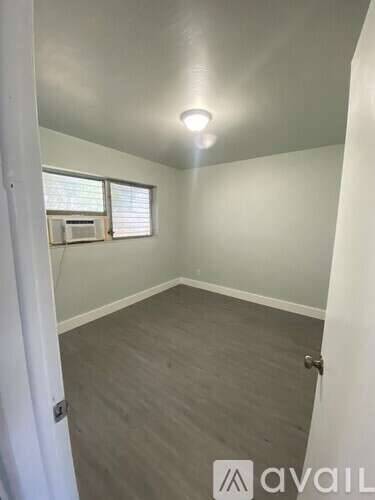 Main picture of 814 NW 7th Ter