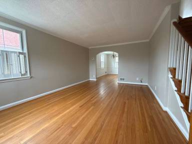 Main picture of 7455 Manchester Rd