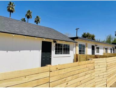 Main picture of 2346 W Orangewood Ave