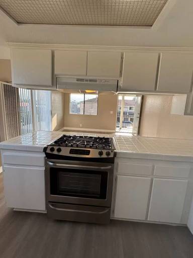 Main picture of 3940 W 112th St