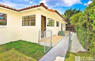 Main picture of 3644 SW 3rd St