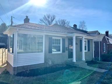 Main picture of 2036 Lakeside Dr